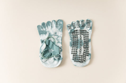 NNEDSZ 2 Pairs Green Tie-Dye Non-Slip Yoga Socks for Women - Five-Toe Cotton Blend Socks for Pilates and Indoor Sports